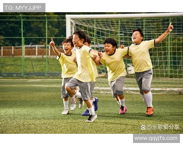 激情四溢的绿茵场上足球赛的激烈对决与团队精神的完美展现 激情四溢的绿茵场上足球赛的激烈对决与团队精神的完美展现